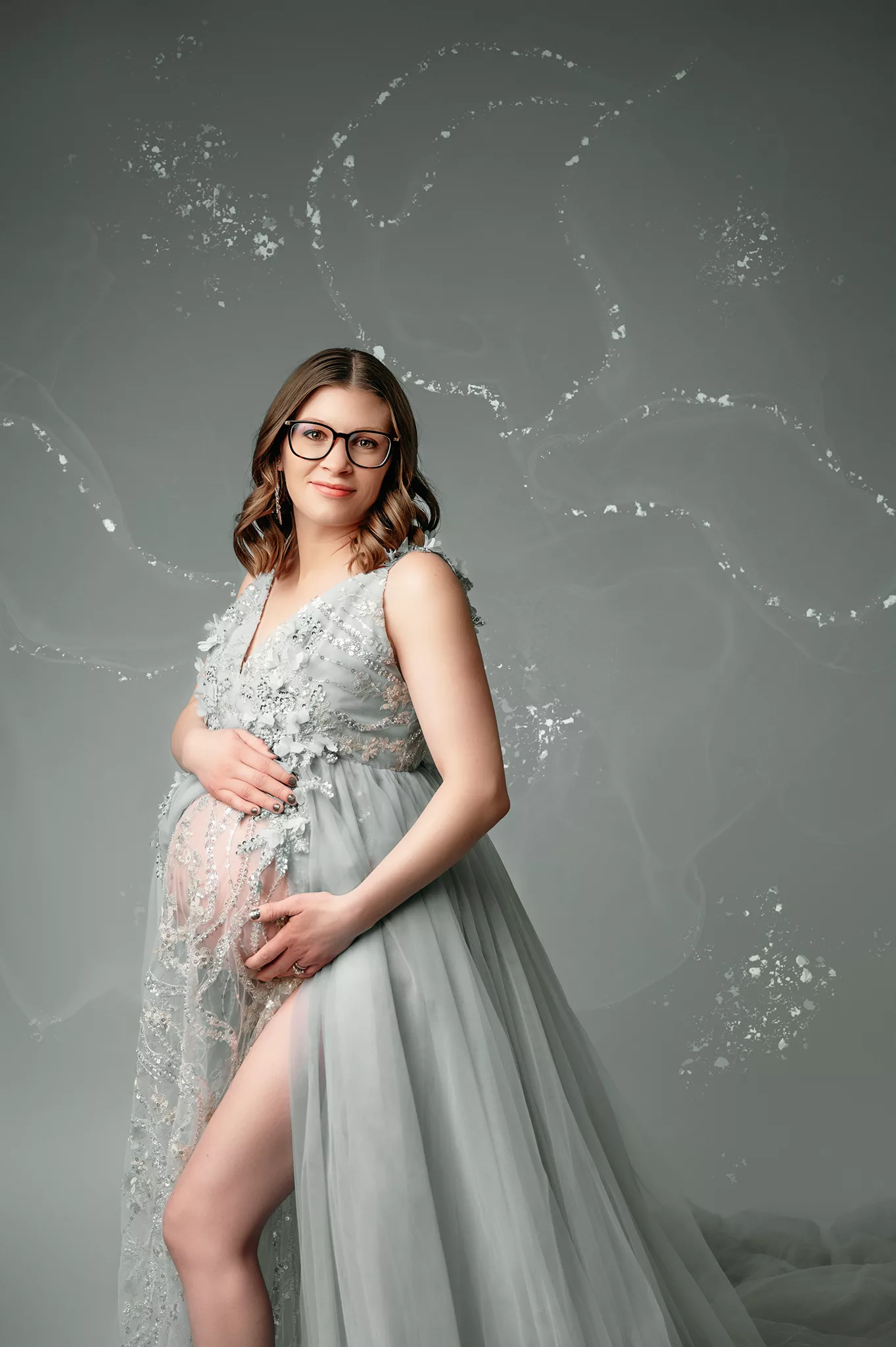 pregnancy picture with gray maternity dress